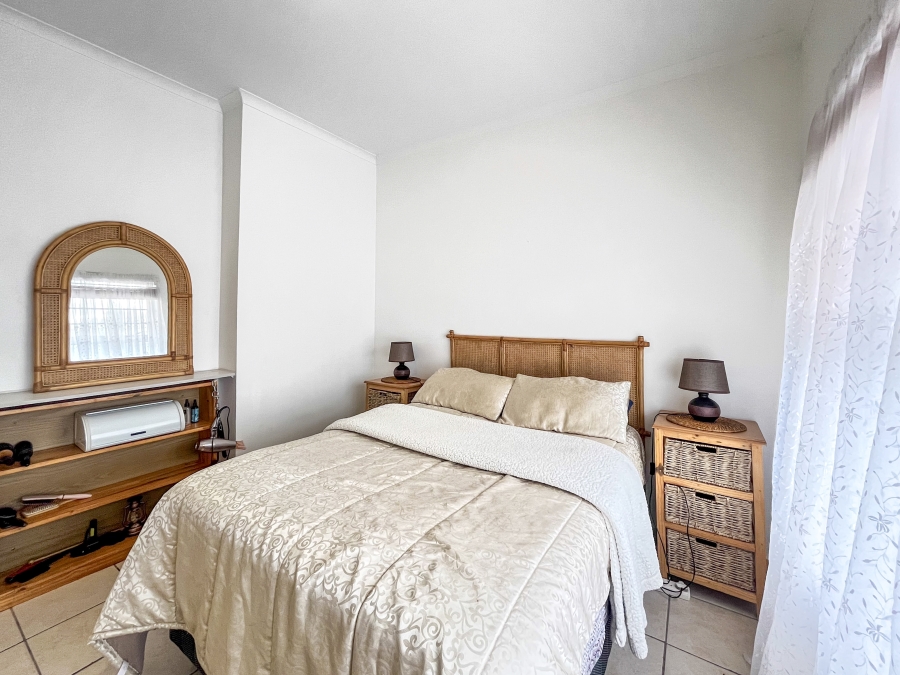To Let 2 Bedroom Property for Rent in Middedorp Western Cape